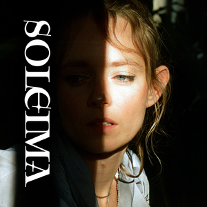 女仆扒开㊙️让男人桶爽免费
