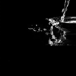 女仆扒开㊙️让男人桶爽免费
